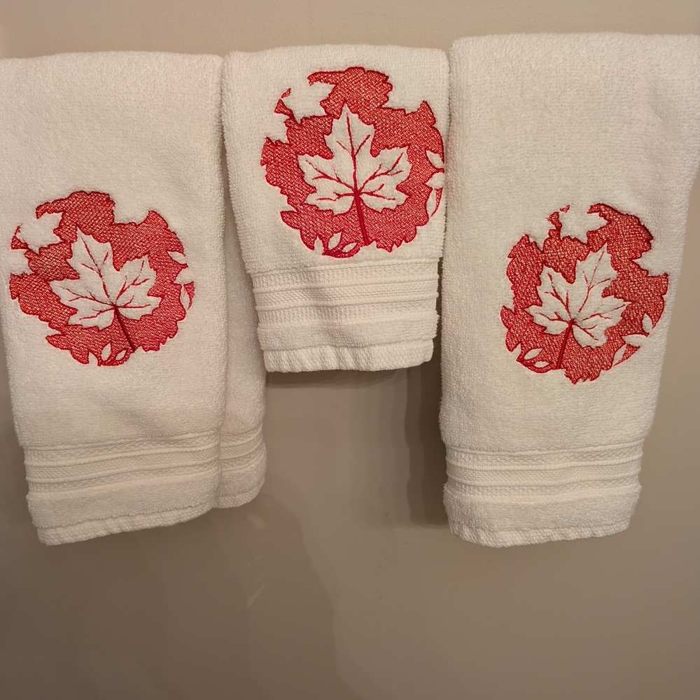 White and Red Leaf Embroidered Bath Towel Set